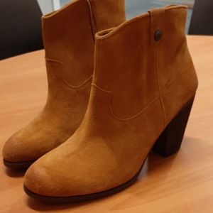 Vince Camuto suede boots nwb